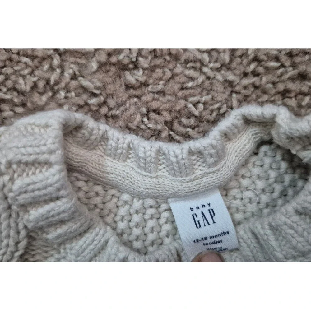 Baby gap girls knit sweater size 12-18 months- cream